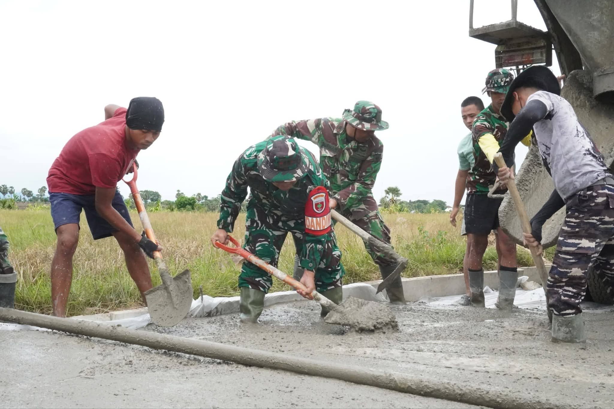 Di Balik Sekop Sang Komandan, Mengukir Jalan Kesejahteraan untuk Rakyat di Jeneponto