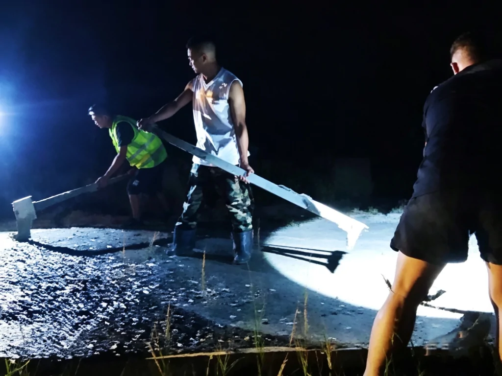 Siang Terik, Malam Remang, Jejak Pengabdian Satgas TMMD Ke-128 yang Tak Pernah Padam