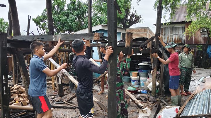 Satgas TMMD Ke-128 Kodim 1425 Jeneponto Mengangkat Derita Keluarga Sederhana, Membangun Rumah dan Harapan Satgas TMMD Ke-128