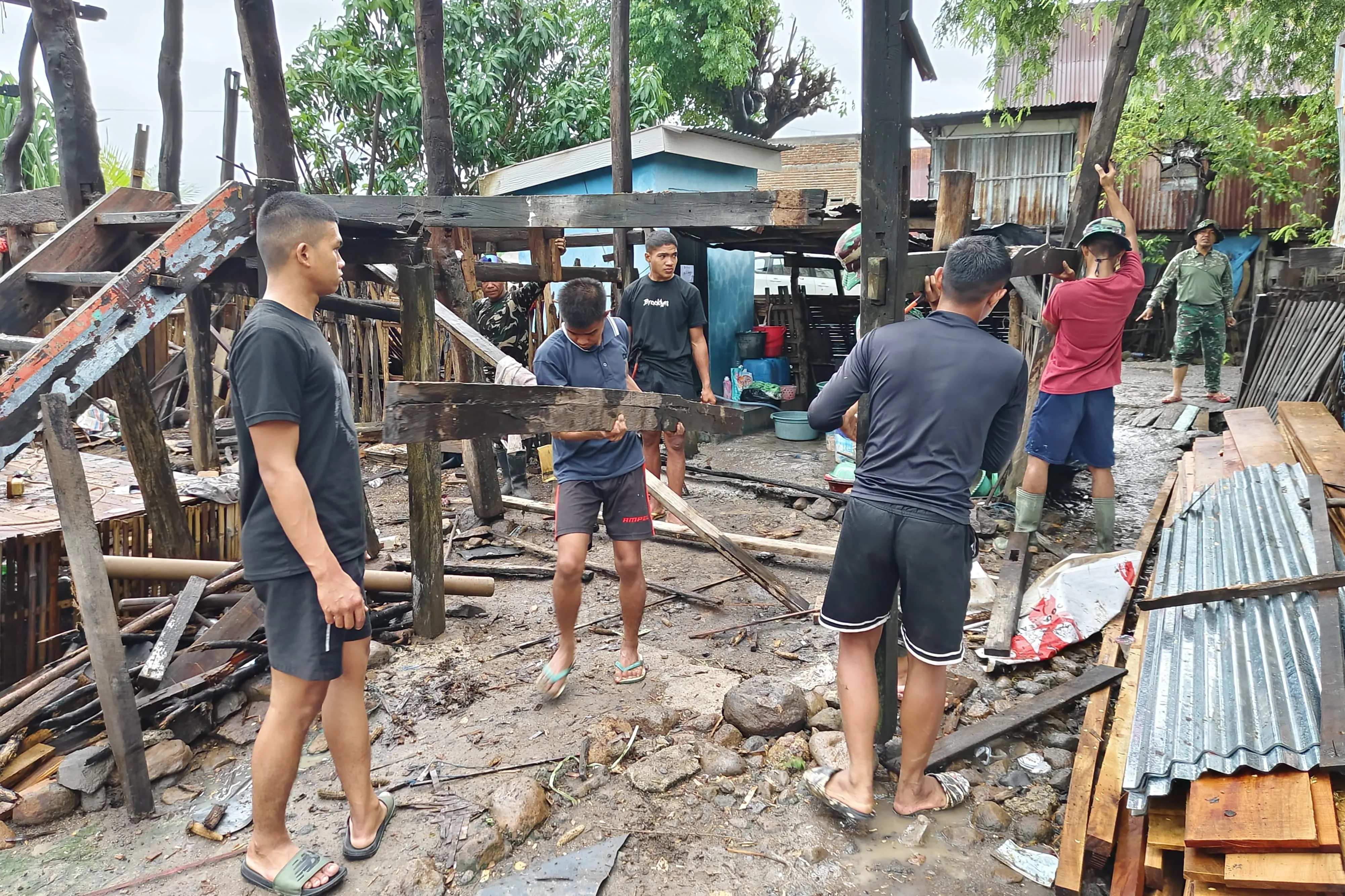 Satgas TMMD Ke-128 Kodim 1425 Jeneponto Mengangkat Derita Keluarga Sederhana, Membangun Rumah dan Harapan