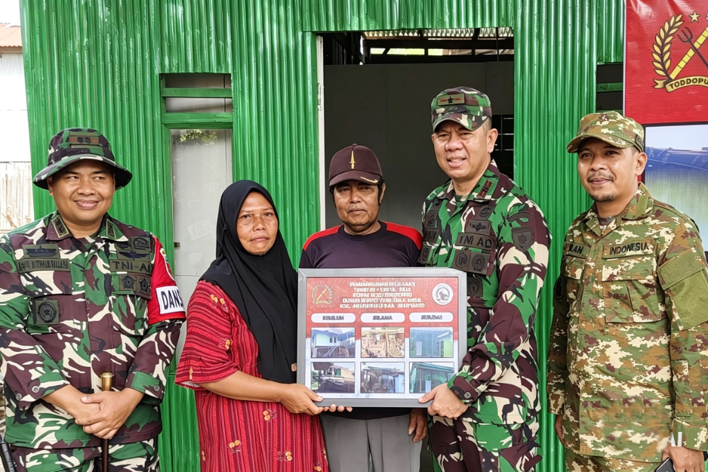 Air Mata Haru Menetes di Tangan Danrem 141 Toddopuli, Rumah Nyaris Rubuh Kini Kokoh Berkat TMMD Ke-128