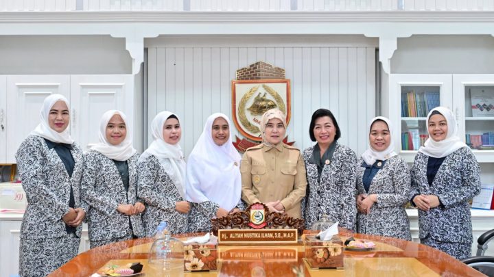 Wawali Makassar Aliyah Mustika Ilham Apresiasi Dedikasi Bidan dalam Meningkatkan Kesehatan Ibu dan Anak Aliyah Mustika Ilham