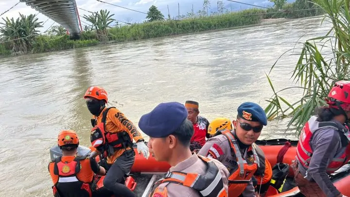 Korban Terseret Arus Sungai Rongkong di Luwu Utara Ditemukan Meninggal Dunia Korban terseret arus Sungai Rongkong