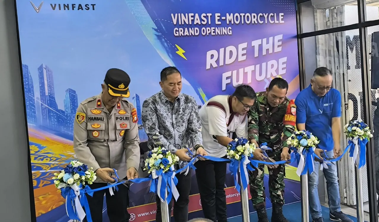 VinFast dan PT Alfa Global Indonesia Resmikan Dealer Motor Listrik Pertama di Indonesia Timur