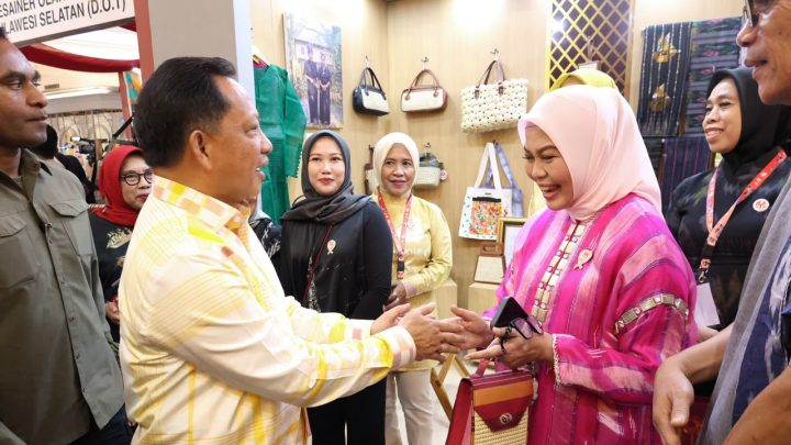 Produk UMKM Bulukumba Dipuji, Stand Dekranasda Dikunjungi Mendagri Tito Karnavian Stand Dekranasda Bulukumba