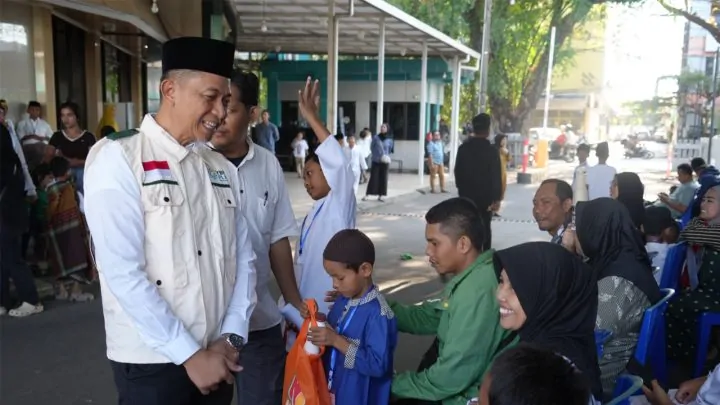 YBM PLN UID Sulselrabar Gelar Khitanan Massal dan Berbagi Kado Anak Yatim Dhuafa PLN