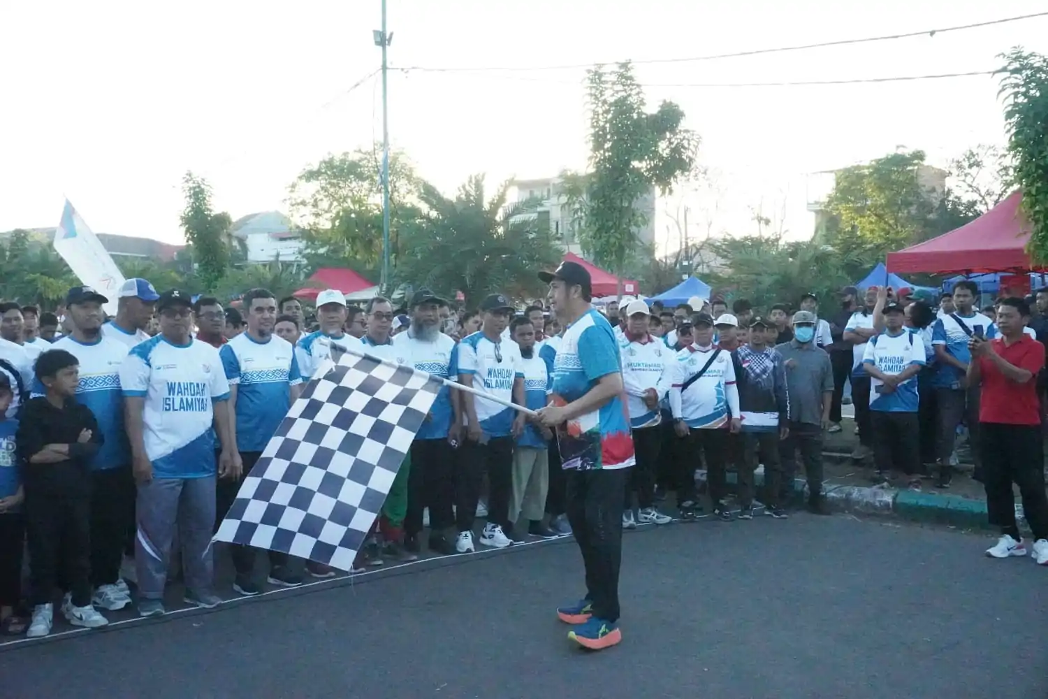 Ribuan Warga Makassar Meriahkan Talkshow dan Jalan Sehat Semarak Muktamar V Wahdah Islamiyah