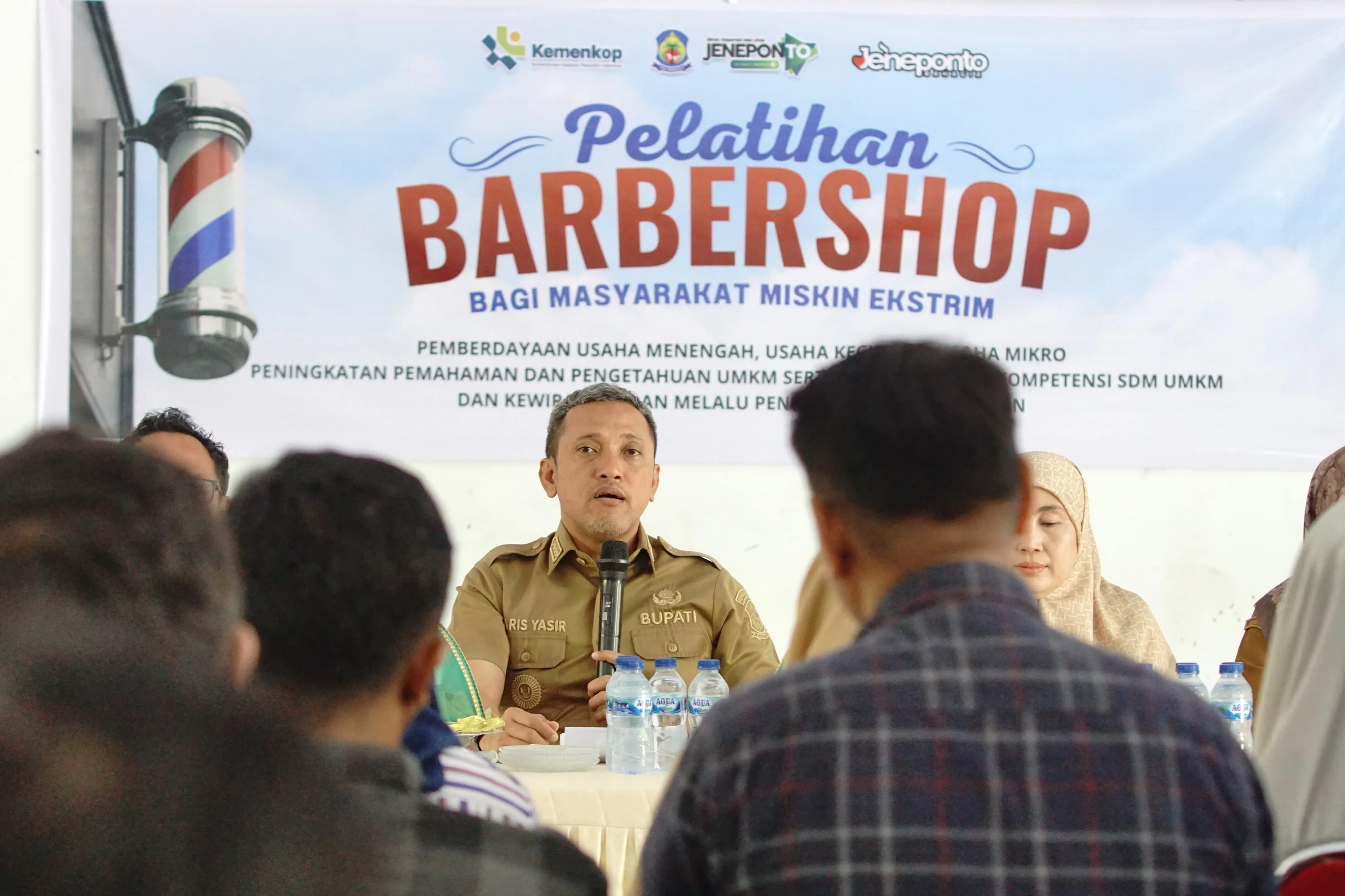 Tingkatkan Kualitas SDM dan Ekonomi Masyarakat, Pemkab Jeneponto Gelar Pelatihan Barbershop dan Perkoperasian