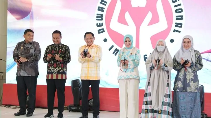 Mendagri Resmi Tutup HUT Dekranas ke-46 di Makassar, Apresiasi Dukungan Wali Kota Munafri HUT Dekranas 2026
