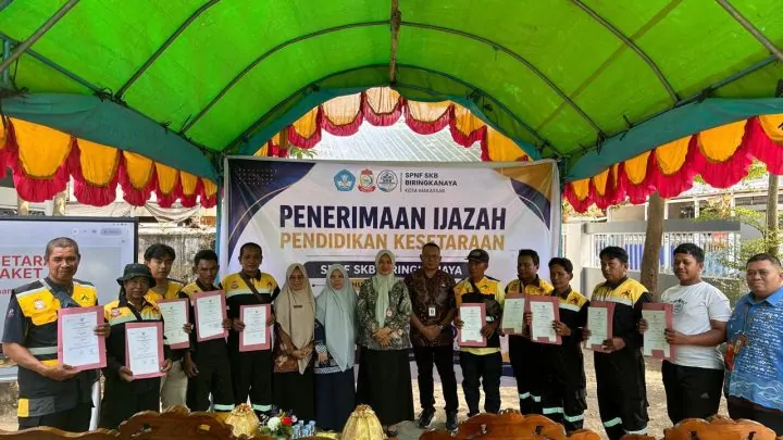 108 Warga Makassar Terima Ijazah Kesetaraan, Satgas Kebersihan hingga Cleaning Service Ikut Lulus Pemkot Makassar