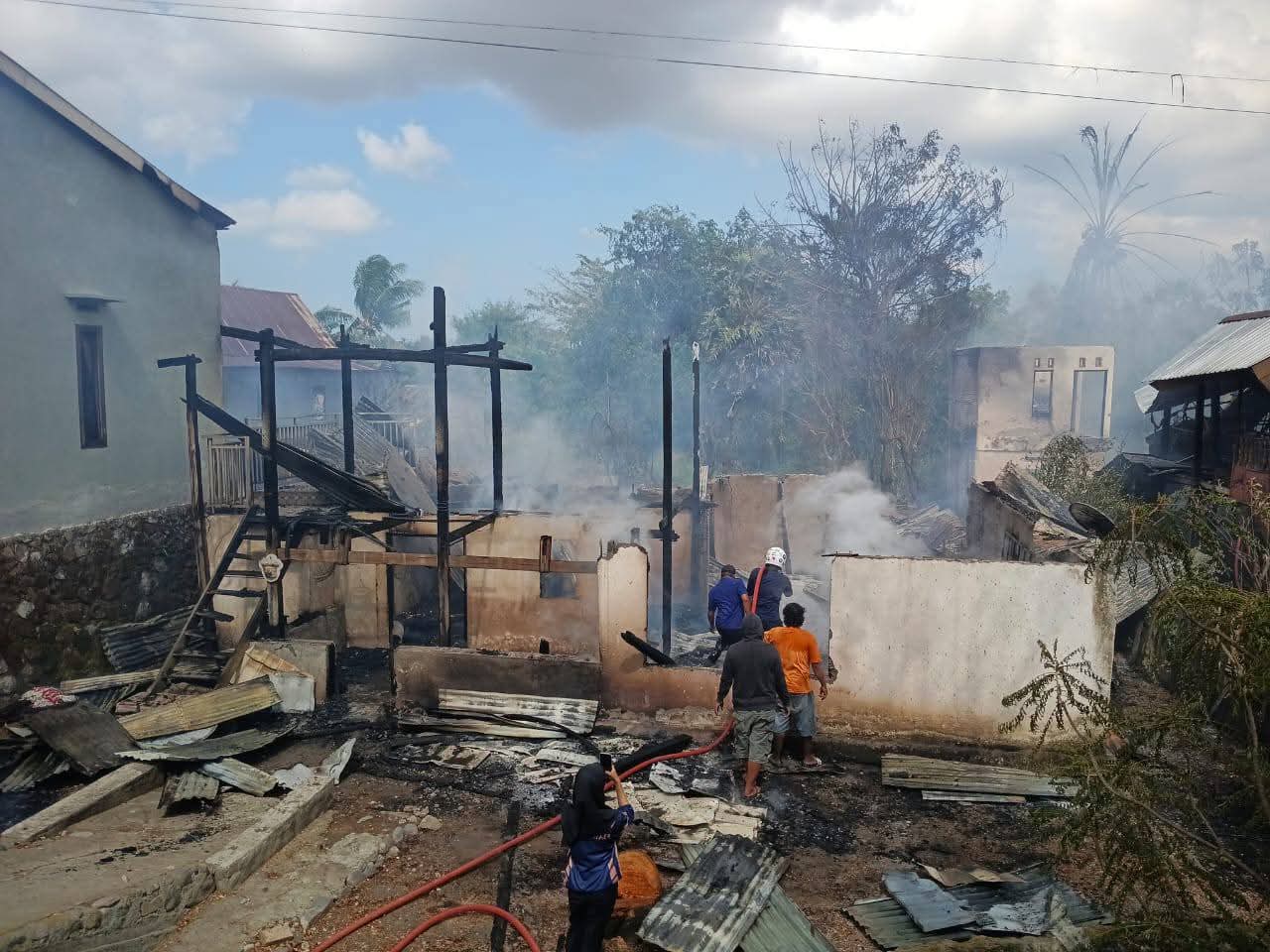 Kebakaran di Jeneponto, Tiga Rumah Ludes Terbakar, 1 Orang Mengalami Luka Bakar