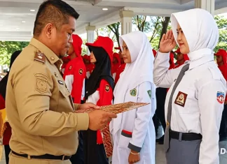 Dua Siswi Terbaik
