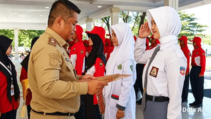 Dua Siswi Terbaik Dilepas Penjabat Sekda Jeneponto Menuju Pemusatan Diklat Paskibraka Provinsi Sulsel