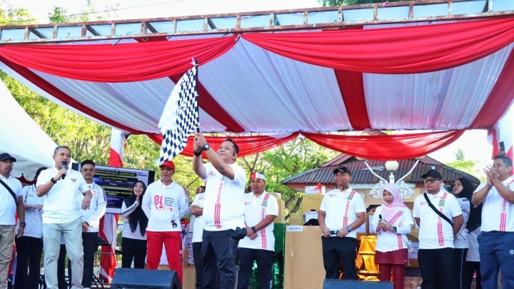 Bupati Bersama Forkopimda Jeneponto Lepas Ribuan Peserta Jalan Sehat Bahagia HUT ke-81 RI Bupati Bersama