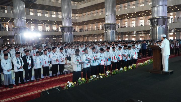 Menag Nasaruddin Umar Buka Secara Resmi Muktamar V Wahdah Islamiyah dan Kukuhkan 10.000 Guru Qur'an, Ini Pesannya! nasaruddin umar