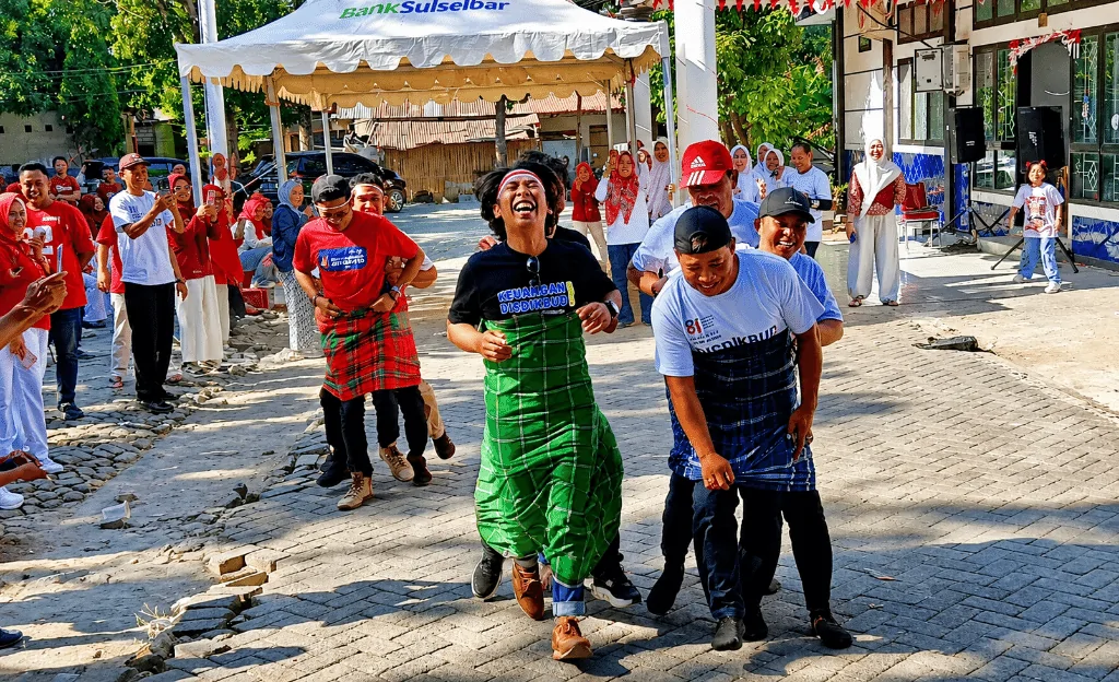 Meriahkan HUT ke-81 RI, Disdikbud Jeneponto Gelar Lomba Antar Bidang, Dari Joget Balon Hingga Lari Sarung
