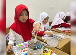 Lomba Makan Kerupuk
