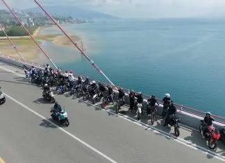 Honda CRF Ajak Komunitas Jelajah Ikon Kota Ambon, Rolling City Singgah di Jembatan Merah Putih