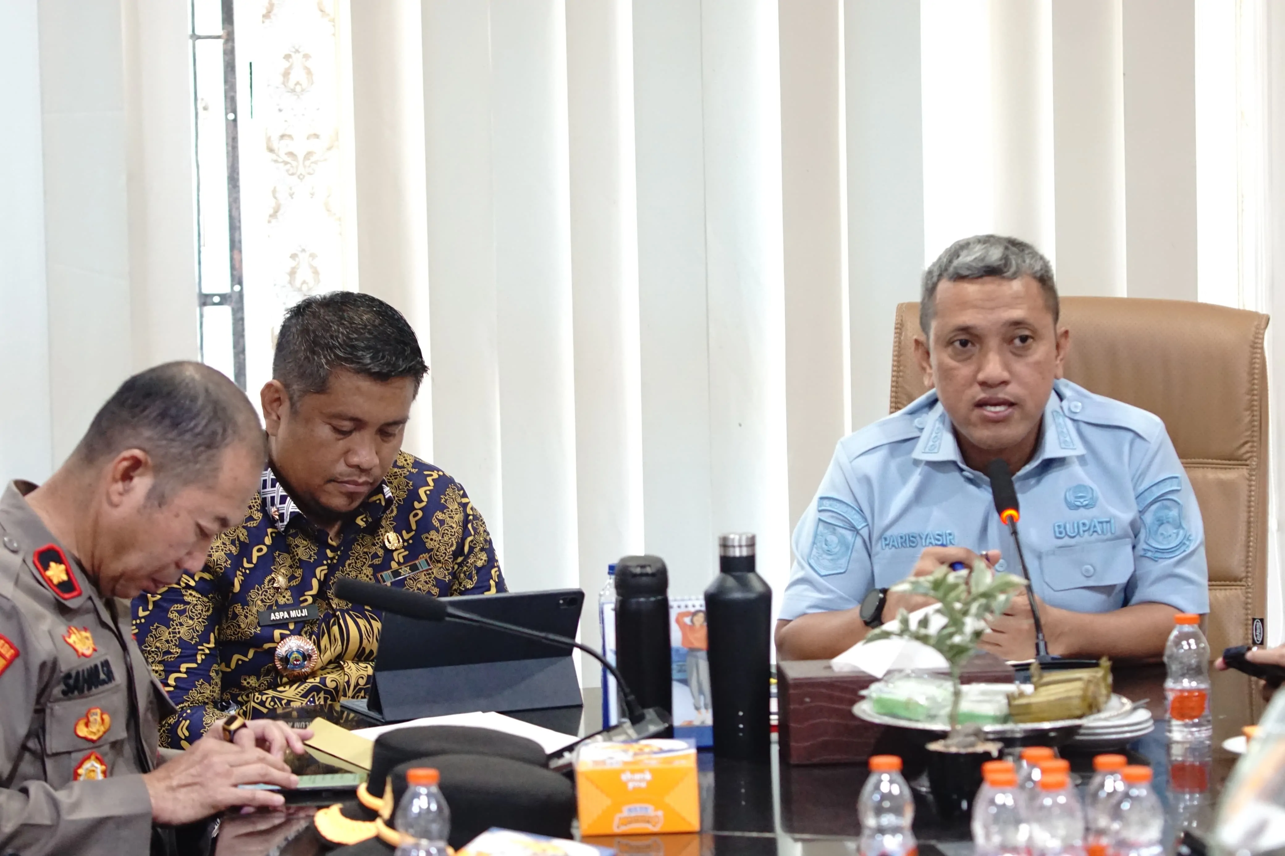 Bupati Jeneponto Jalani Rangkaian Kegiatan, Penyerahan Bantuan Seragam Sekolah hingga Pemberdayaan Perempuan
