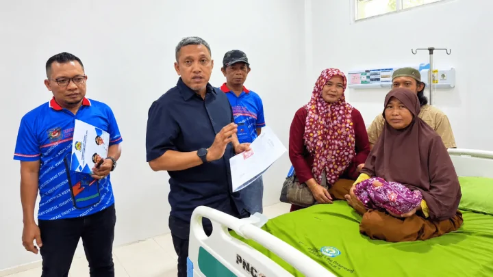Inovasi Rewata, Bupati Jeneponto Serahkan Adminduk Bayi Baru Lahir di RSUD Lanto Daeng Pasewang Inovasi Rewata