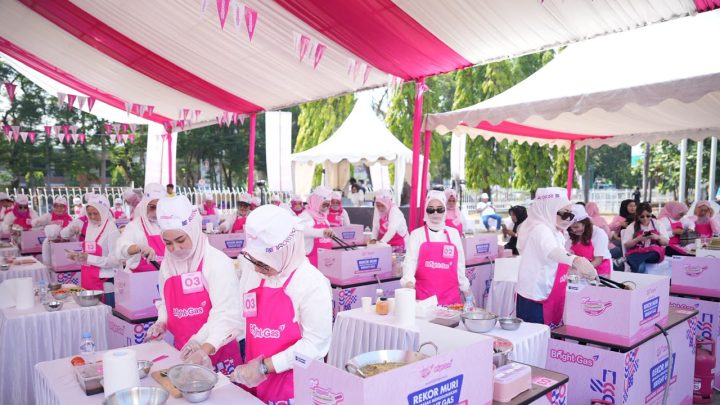 Pertamina Patra Niaga Sulawesi Cetak Rekor MURI, Masak Serentak 8.100 Porsi di 8 Kota Pertamina Patra Niaga Sulawesi