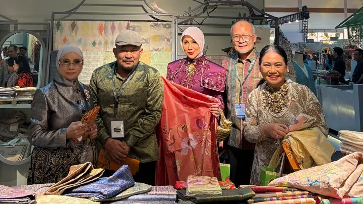 Ketika UMKM Wastra Sulsel Membuktikan Daya Beli Tetap Tinggi UMKM Wastra Sulsel