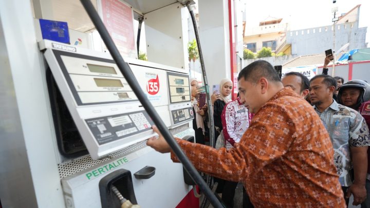 Atasi Antrean BBM, Wali Kota Makassar Cek Langsung SPBU dan Temukan Dua Nozzle Tak Berfungsi antrean BBM Makassar